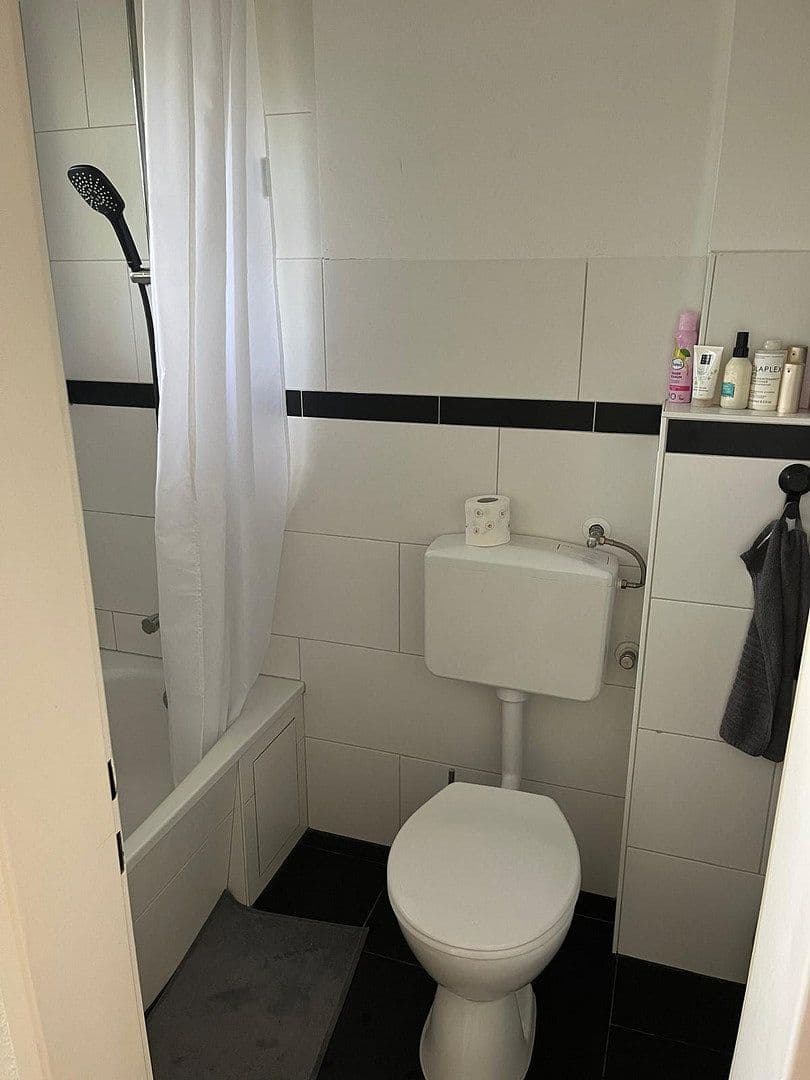Prenájom bytu 3-izbový 73 m², Bergisch Gladbach, Severné Porýnie - Westfálsko Prenájom bytu 3-izbový 73 m², Bergisch Gladbach, Severné Porýnie - Westfálsko