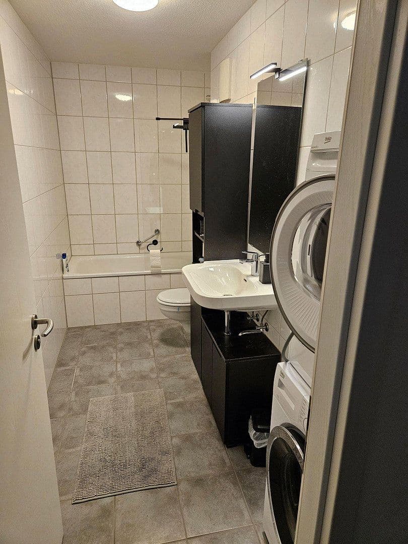 Prenájom bytu 3-izbový 62 m², Frankfurt am Main, Hesensko Prenájom bytu 3-izbový 62 m², Frankfurt am Main, Hesensko