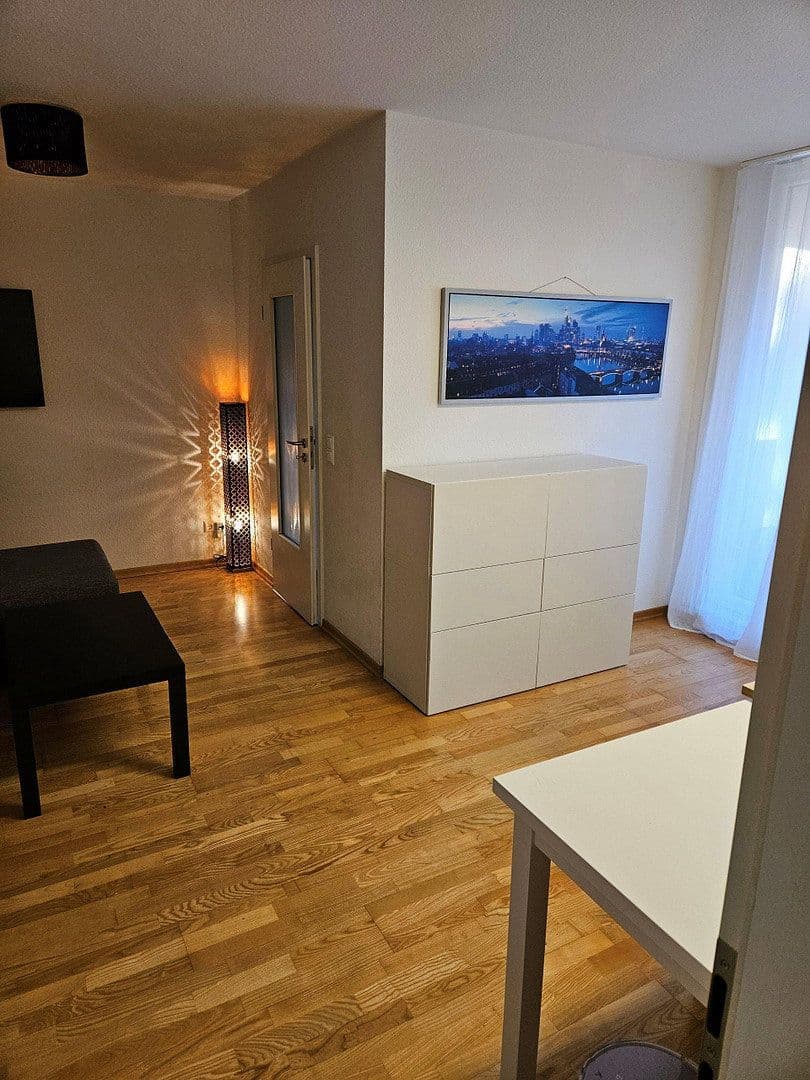 Prenájom bytu 3-izbový 62 m², Frankfurt am Main, Hesensko Prenájom bytu 3-izbový 62 m², Frankfurt am Main, Hesensko