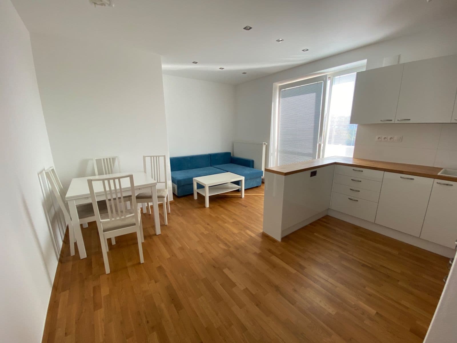 Prenájom bytu 2-izbový 46 m², Račianska, Nové Mesto, Bratislavský kraj Prenájom bytu 2-izbový 46 m², Račianska, Nové Mesto, Bratislavský kraj