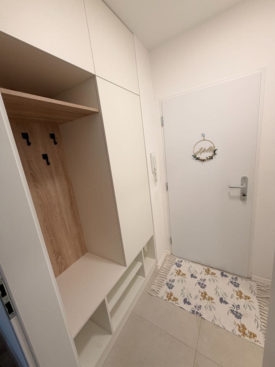 Prenájom bytu 3-izbový 58 m², Mikovíniho, Nové Mesto, Bratislavský kraj Prenájom bytu 3-izbový 58 m², Mikovíniho, Nové Mesto, Bratislavský kraj