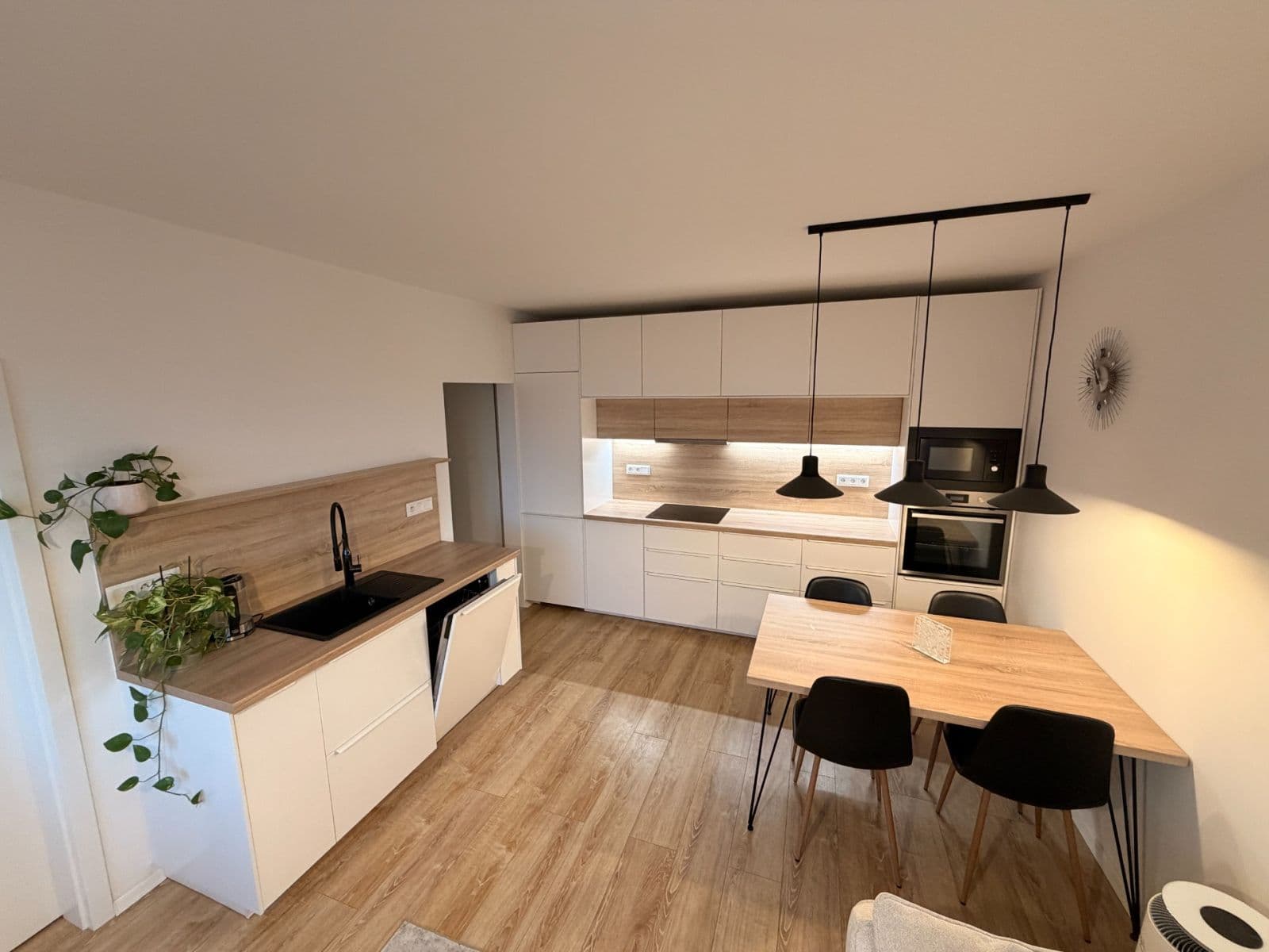 Prenájom bytu 3-izbový 58 m², Mikovíniho, Nové Mesto, Bratislavský kraj Prenájom bytu 3-izbový 58 m², Mikovíniho, Nové Mesto, Bratislavský kraj