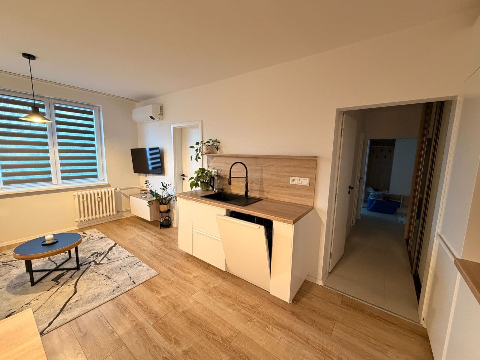 Prenájom bytu 3-izbový 58 m², Mikovíniho, Nové Mesto, Bratislavský kraj Prenájom bytu 3-izbový 58 m², Mikovíniho, Nové Mesto, Bratislavský kraj