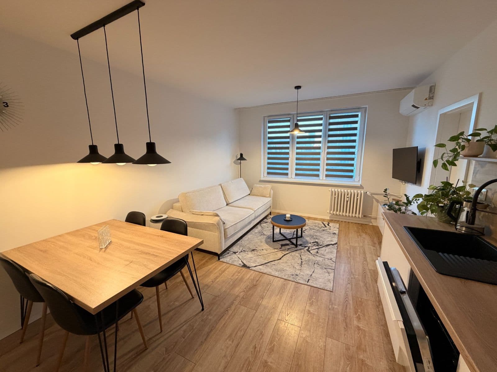Prenájom bytu 3-izbový 58 m², Mikovíniho, Nové Mesto, Bratislavský kraj Prenájom bytu 3-izbový 58 m², Mikovíniho, Nové Mesto, Bratislavský kraj