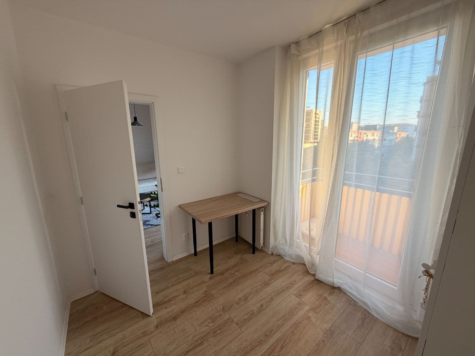 Prenájom bytu 3-izbový 58 m², Mikovíniho, Nové Mesto, Bratislavský kraj Prenájom bytu 3-izbový 58 m², Mikovíniho, Nové Mesto, Bratislavský kraj