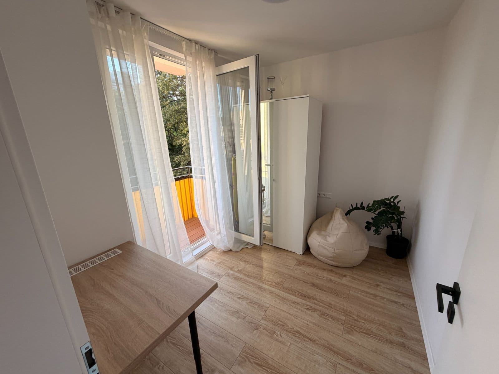 Prenájom bytu 3-izbový 58 m², Mikovíniho, Nové Mesto, Bratislavský kraj Prenájom bytu 3-izbový 58 m², Mikovíniho, Nové Mesto, Bratislavský kraj