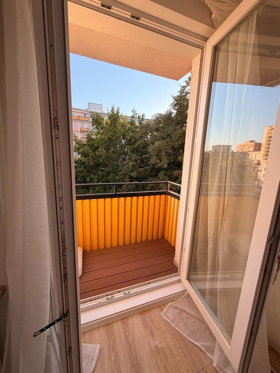 Prenájom bytu 3-izbový 58 m², Mikovíniho, Nové Mesto, Bratislavský kraj Prenájom bytu 3-izbový 58 m², Mikovíniho, Nové Mesto, Bratislavský kraj