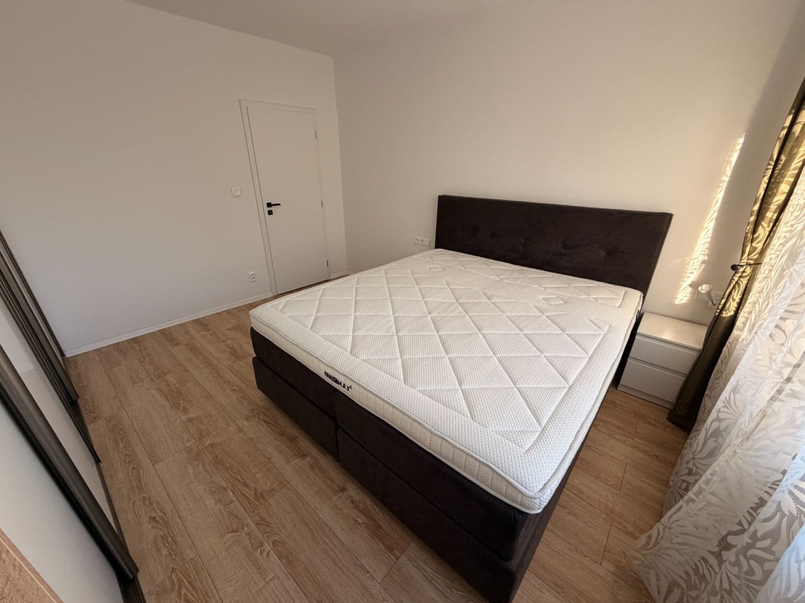 Prenájom bytu 3-izbový 58 m², Mikovíniho, Nové Mesto, Bratislavský kraj Prenájom bytu 3-izbový 58 m², Mikovíniho, Nové Mesto, Bratislavský kraj