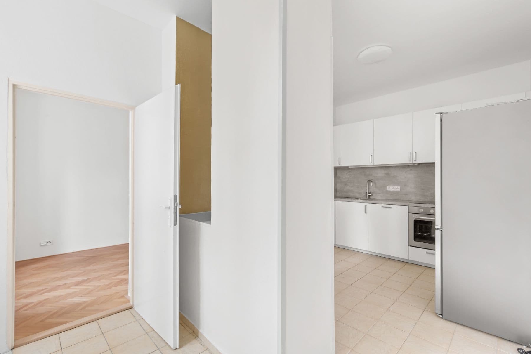 Prenájom bytu 3-izbový 80 m², Kamenická, Praha, Praha Prenájom bytu 3-izbový 80 m², Kamenická, Praha, Praha