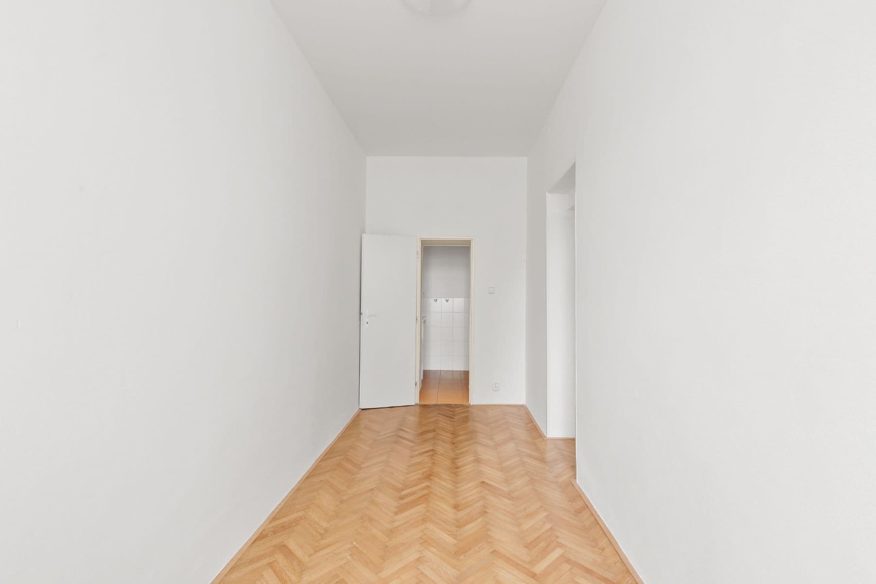 Prenájom bytu 3-izbový 80 m², Kamenická, Praha, Praha Prenájom bytu 3-izbový 80 m², Kamenická, Praha, Praha