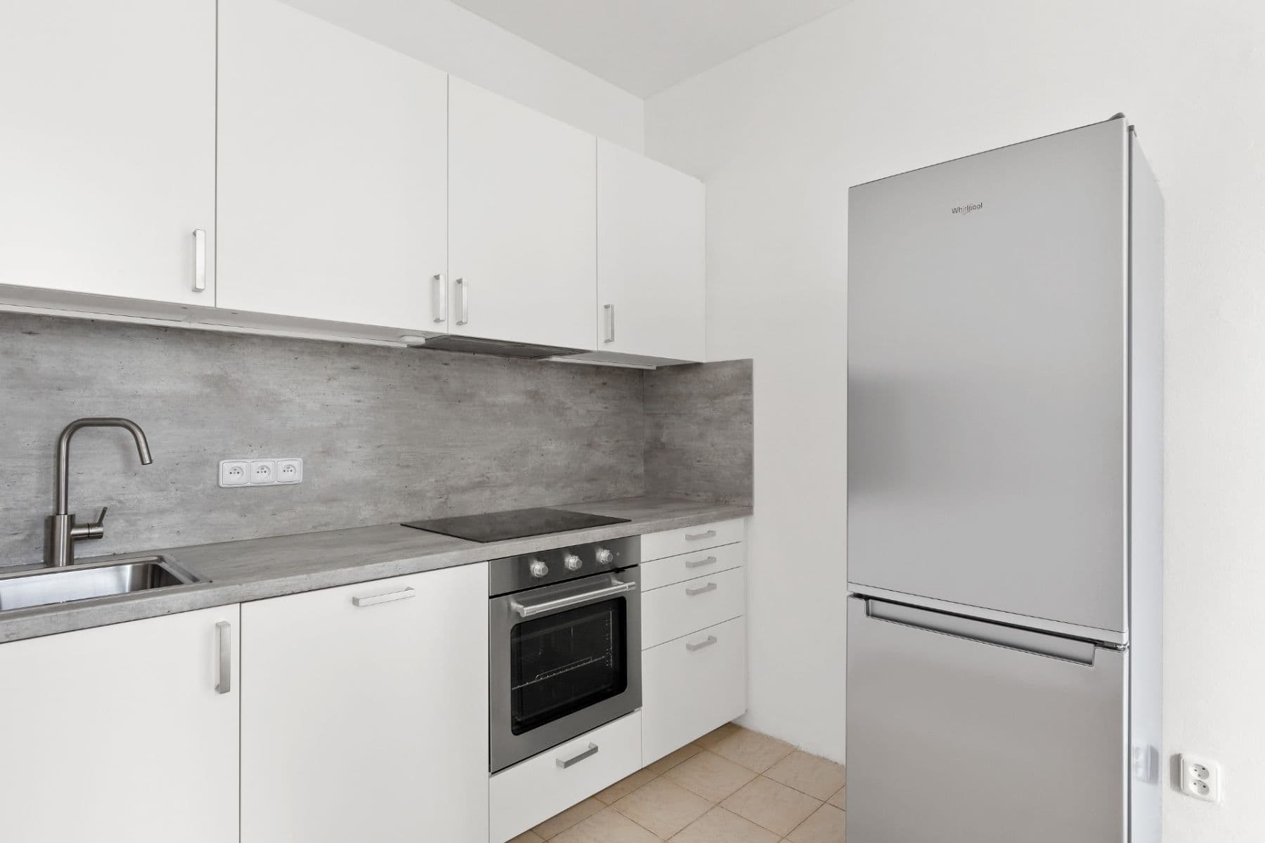 Prenájom bytu 3-izbový 80 m², Kamenická, Praha, Praha Prenájom bytu 3-izbový 80 m², Kamenická, Praha, Praha