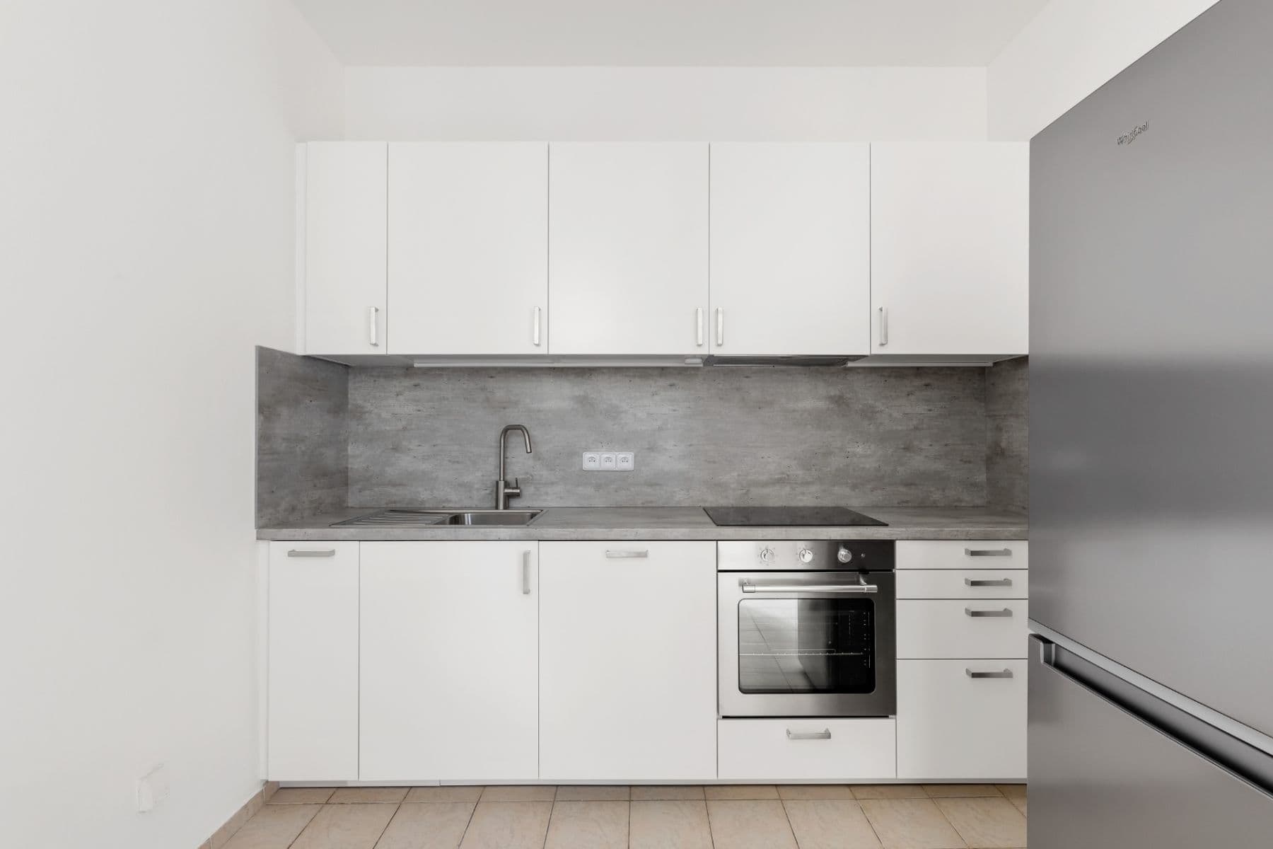 Prenájom bytu 3-izbový 80 m², Kamenická, Praha, Praha Prenájom bytu 3-izbový 80 m², Kamenická, Praha, Praha