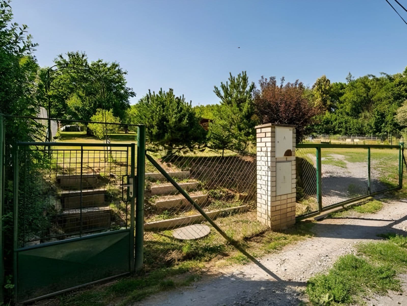 Predaj rekreačného objektu 47 m², pozemok 1.100 m², Praha, Praha Predaj rekreačného objektu 47 m², pozemok 1.100 m², Praha, Praha