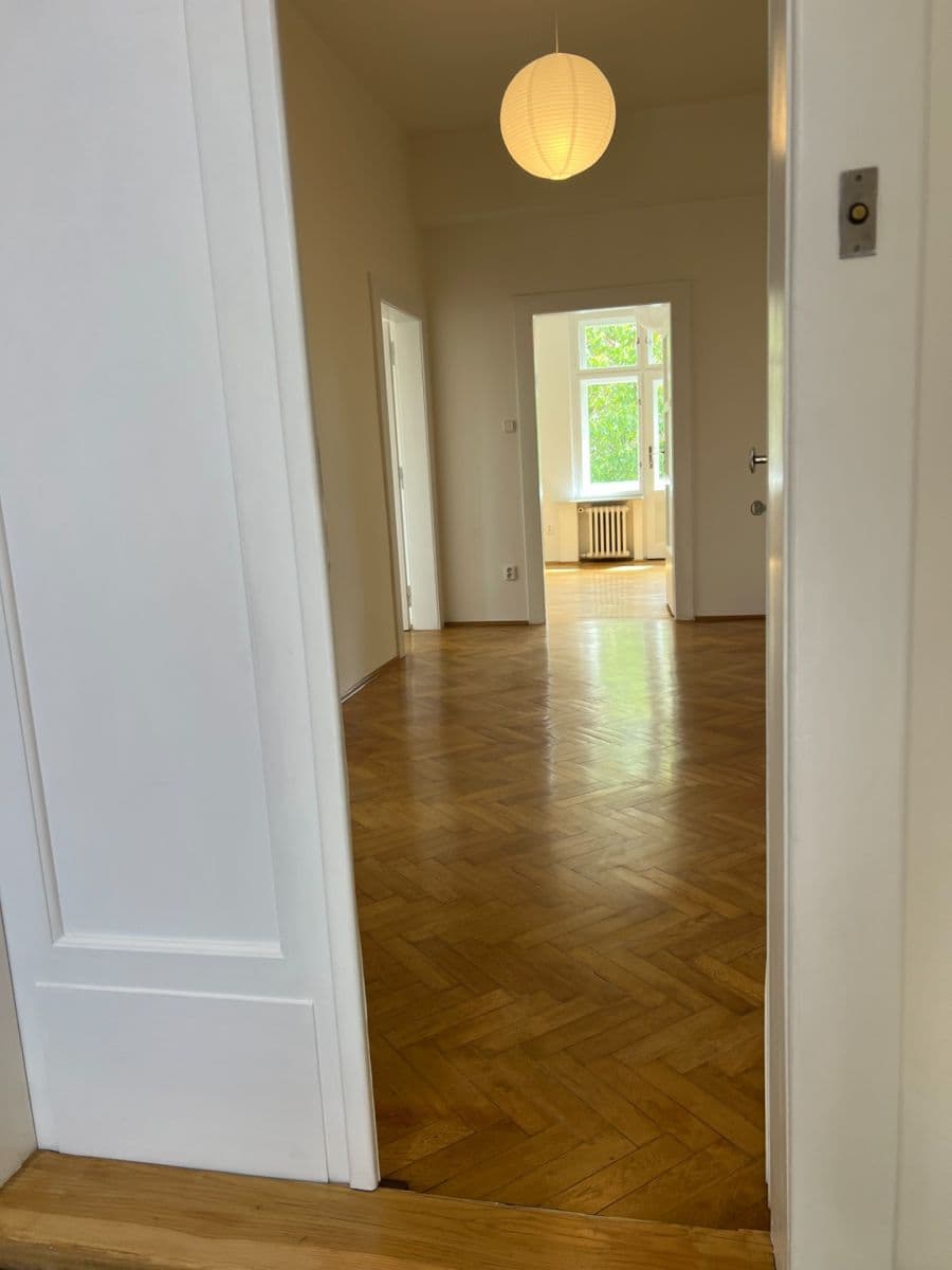 Prenájom bytu 5-izbový 150 m², Šárecká, Praha, Praha Prenájom bytu 5-izbový 150 m², Šárecká, Praha, Praha