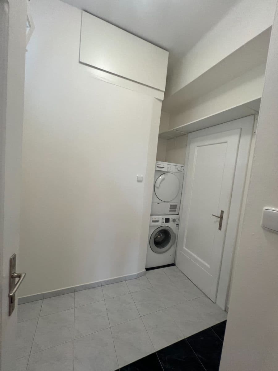 Prenájom bytu 5-izbový 150 m², Šárecká, Praha, Praha Prenájom bytu 5-izbový 150 m², Šárecká, Praha, Praha