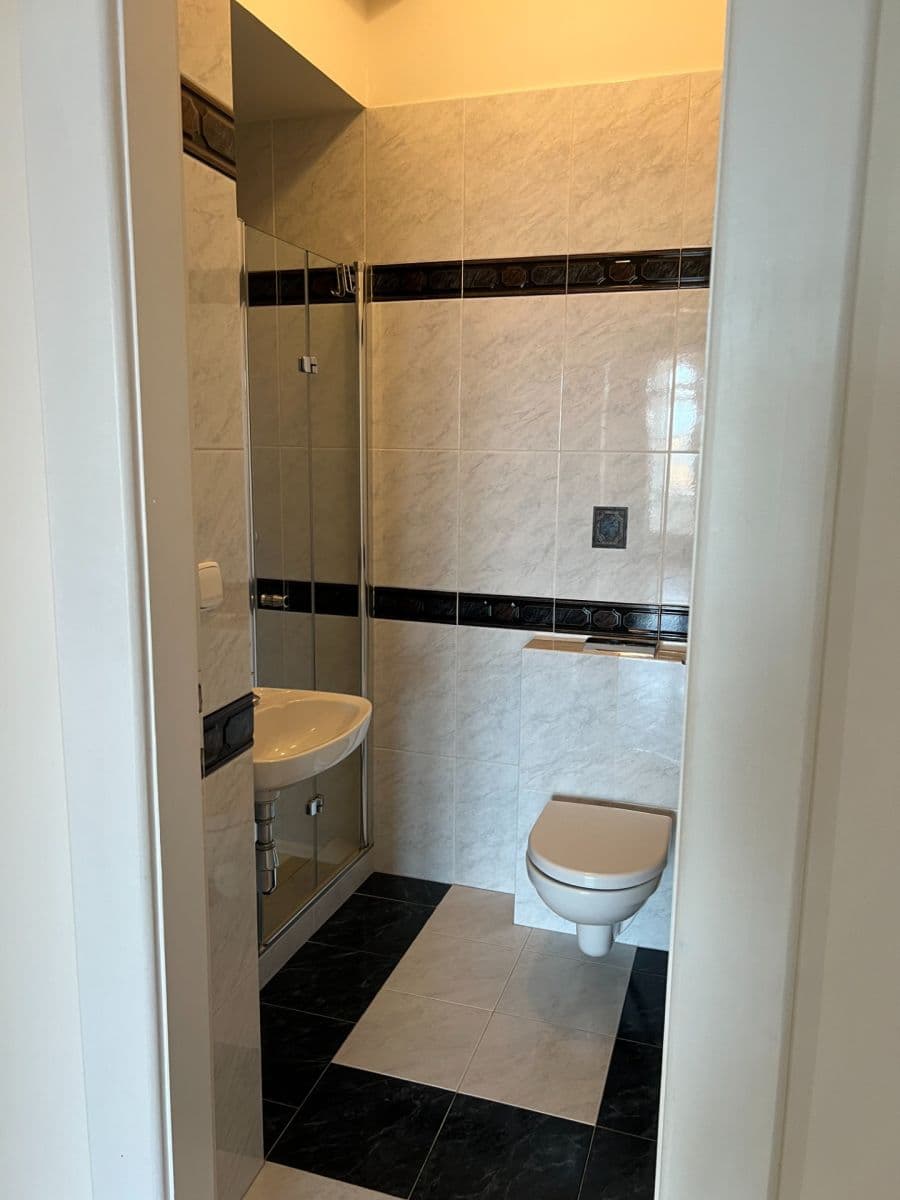 Prenájom bytu 5-izbový 150 m², Šárecká, Praha, Praha Prenájom bytu 5-izbový 150 m², Šárecká, Praha, Praha