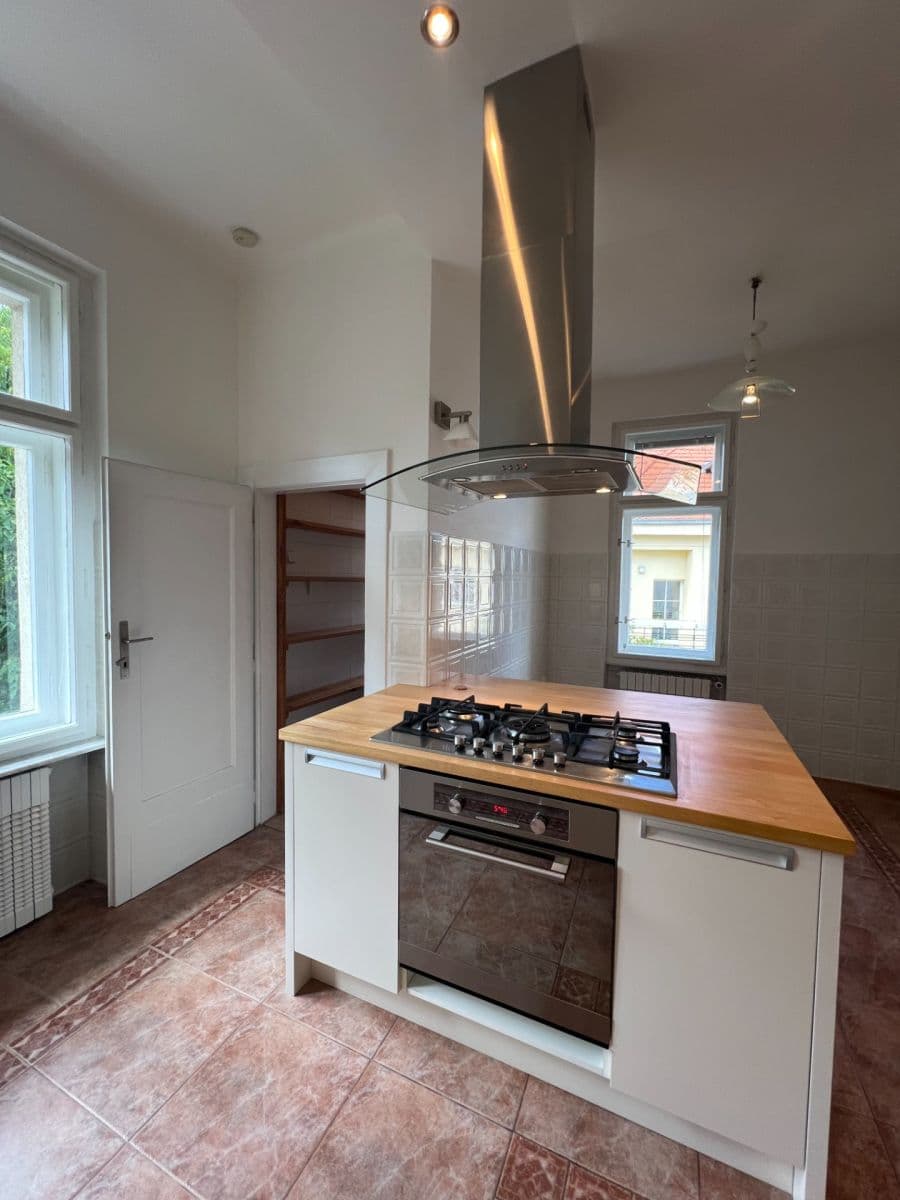 Prenájom bytu 5-izbový 150 m², Šárecká, Praha, Praha Prenájom bytu 5-izbový 150 m², Šárecká, Praha, Praha