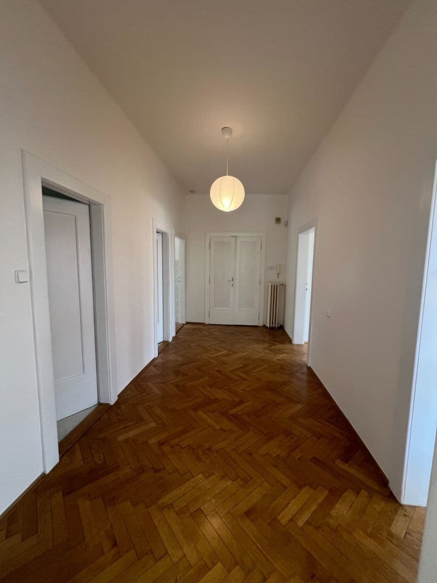 Prenájom bytu 5-izbový 150 m², Šárecká, Praha, Praha Prenájom bytu 5-izbový 150 m², Šárecká, Praha, Praha
