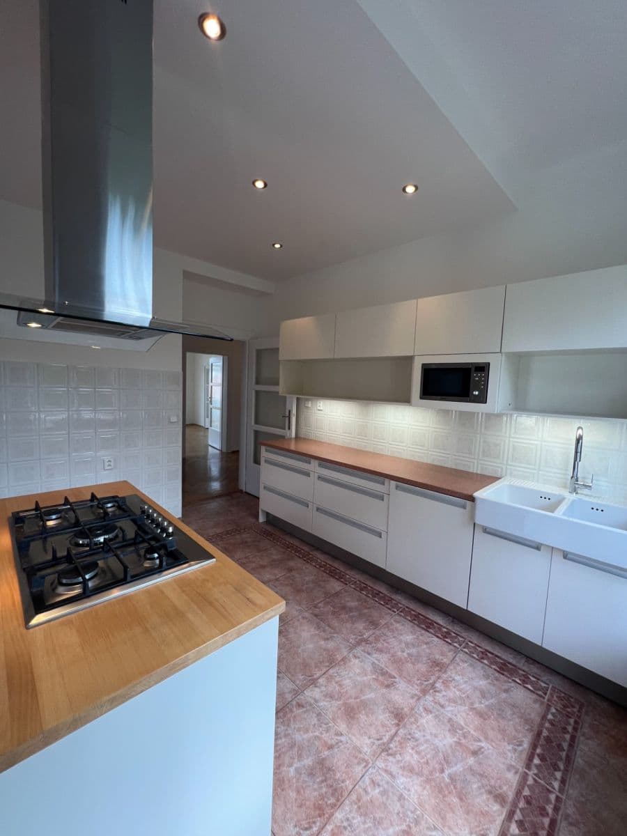 Prenájom bytu 5-izbový 150 m², Šárecká, Praha, Praha Prenájom bytu 5-izbový 150 m², Šárecká, Praha, Praha