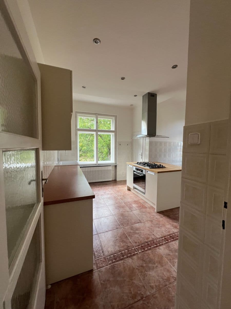 Prenájom bytu 5-izbový 150 m², Šárecká, Praha, Praha Prenájom bytu 5-izbový 150 m², Šárecká, Praha, Praha