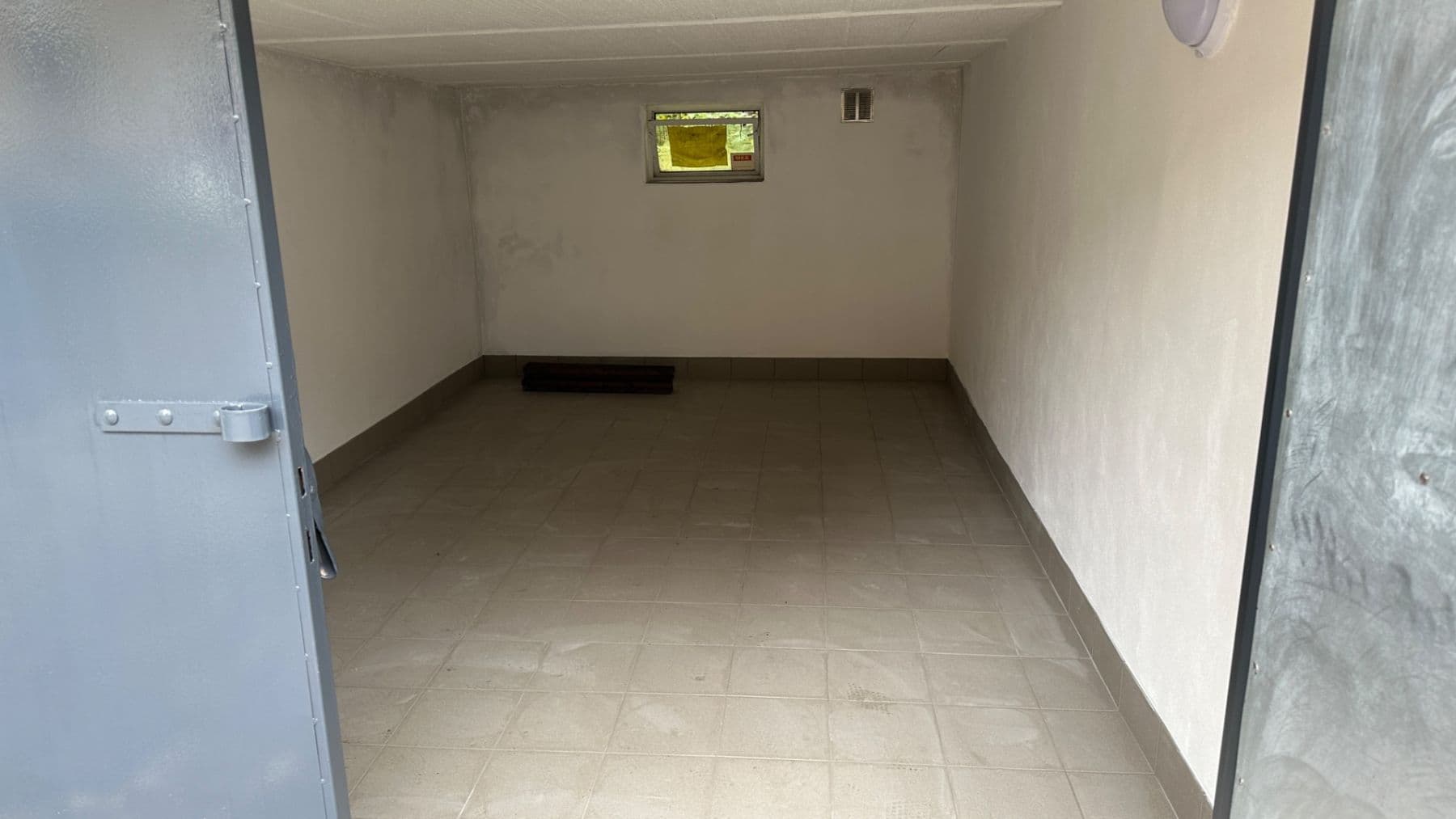 Prenájom garáže 20 m², Liberec, Liberecký kraj Prenájom garáže 20 m², Liberec, Liberecký kraj