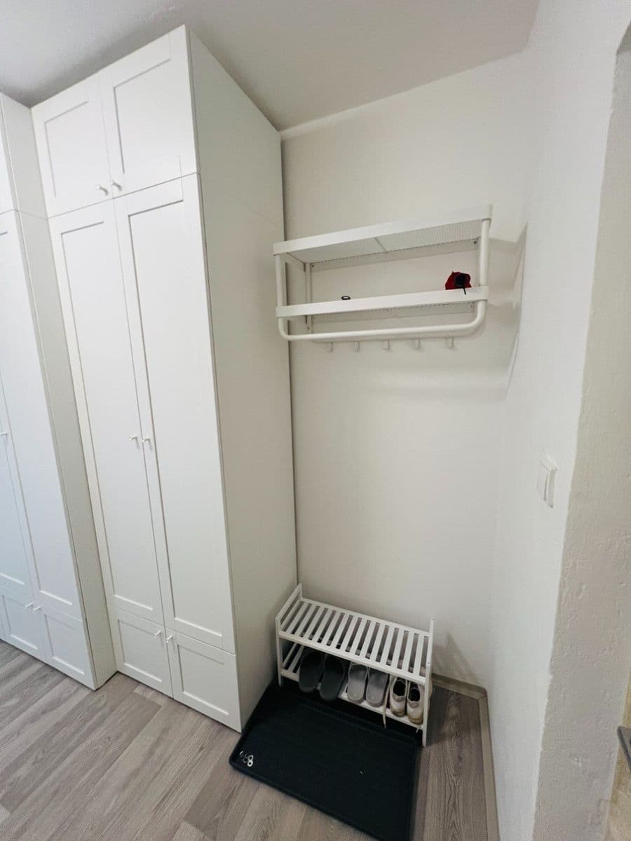 Prenájom bytu 2-izbový 56 m², Káranská, Praha, Praha Prenájom bytu 2-izbový 56 m², Káranská, Praha, Praha