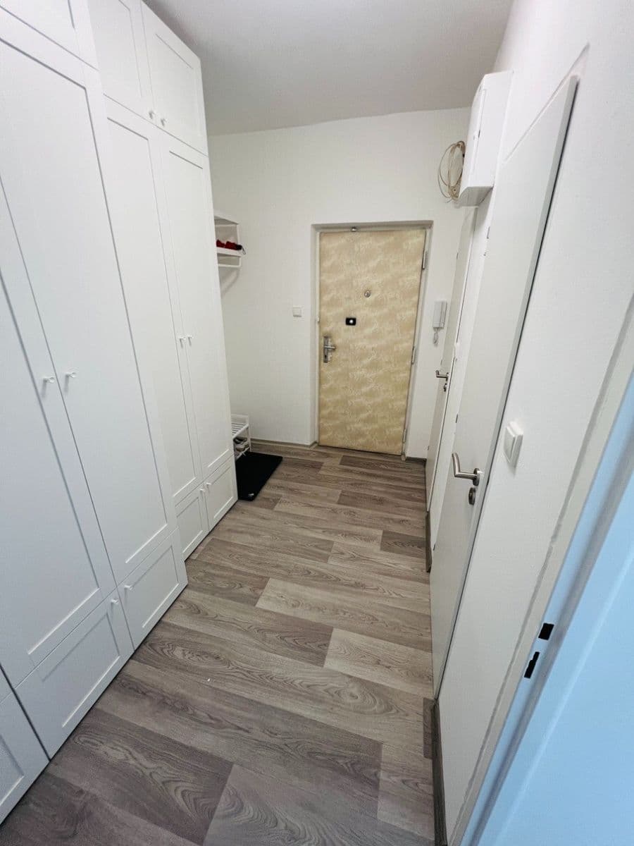 Prenájom bytu 2-izbový 56 m², Káranská, Praha, Praha Prenájom bytu 2-izbový 56 m², Káranská, Praha, Praha