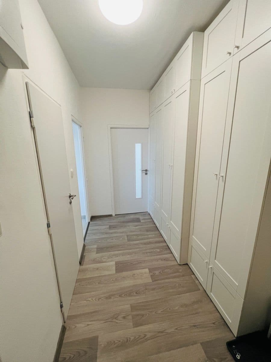 Prenájom bytu 2-izbový 56 m², Káranská, Praha, Praha Prenájom bytu 2-izbový 56 m², Káranská, Praha, Praha