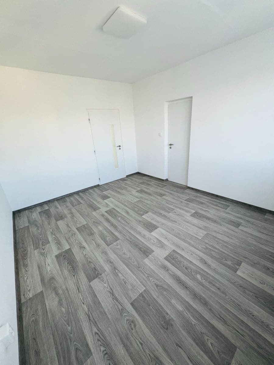 Prenájom bytu 2-izbový 56 m², Káranská, Praha, Praha Prenájom bytu 2-izbový 56 m², Káranská, Praha, Praha