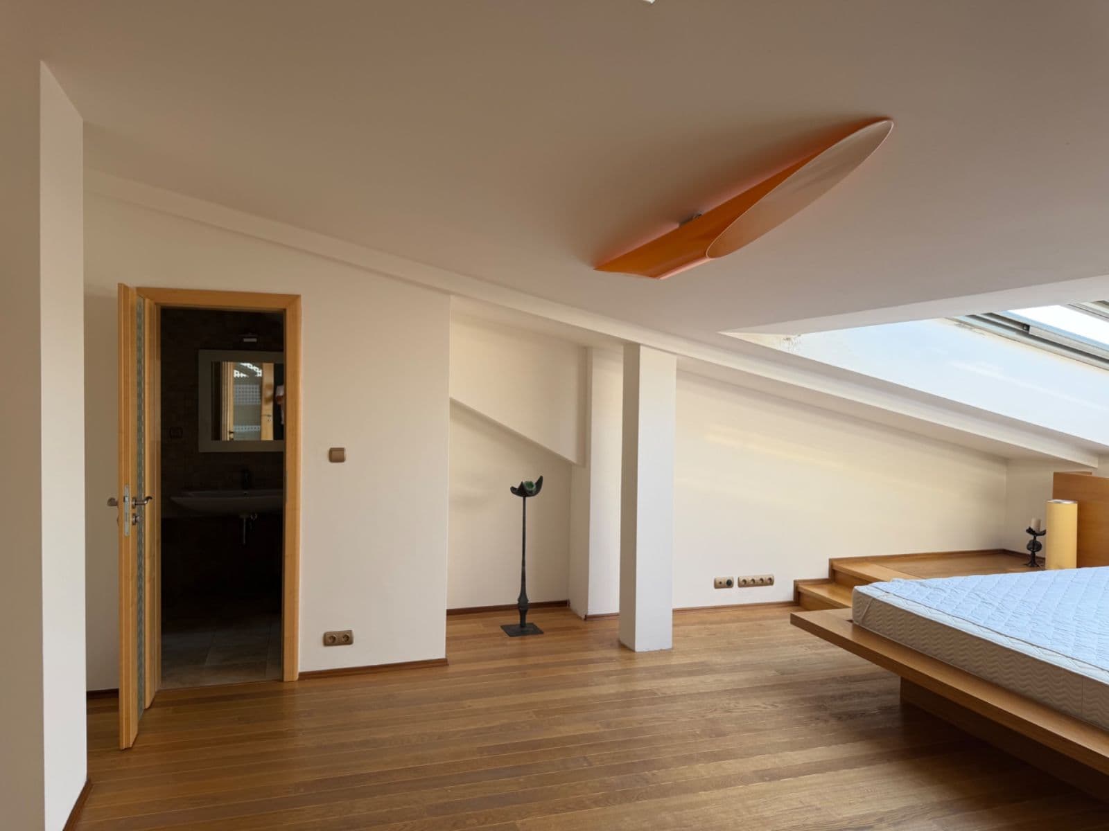 Prenájom bytu 3-izbový 157 m², Korunní, Praha, Praha Prenájom bytu 3-izbový 157 m², Korunní, Praha, Praha