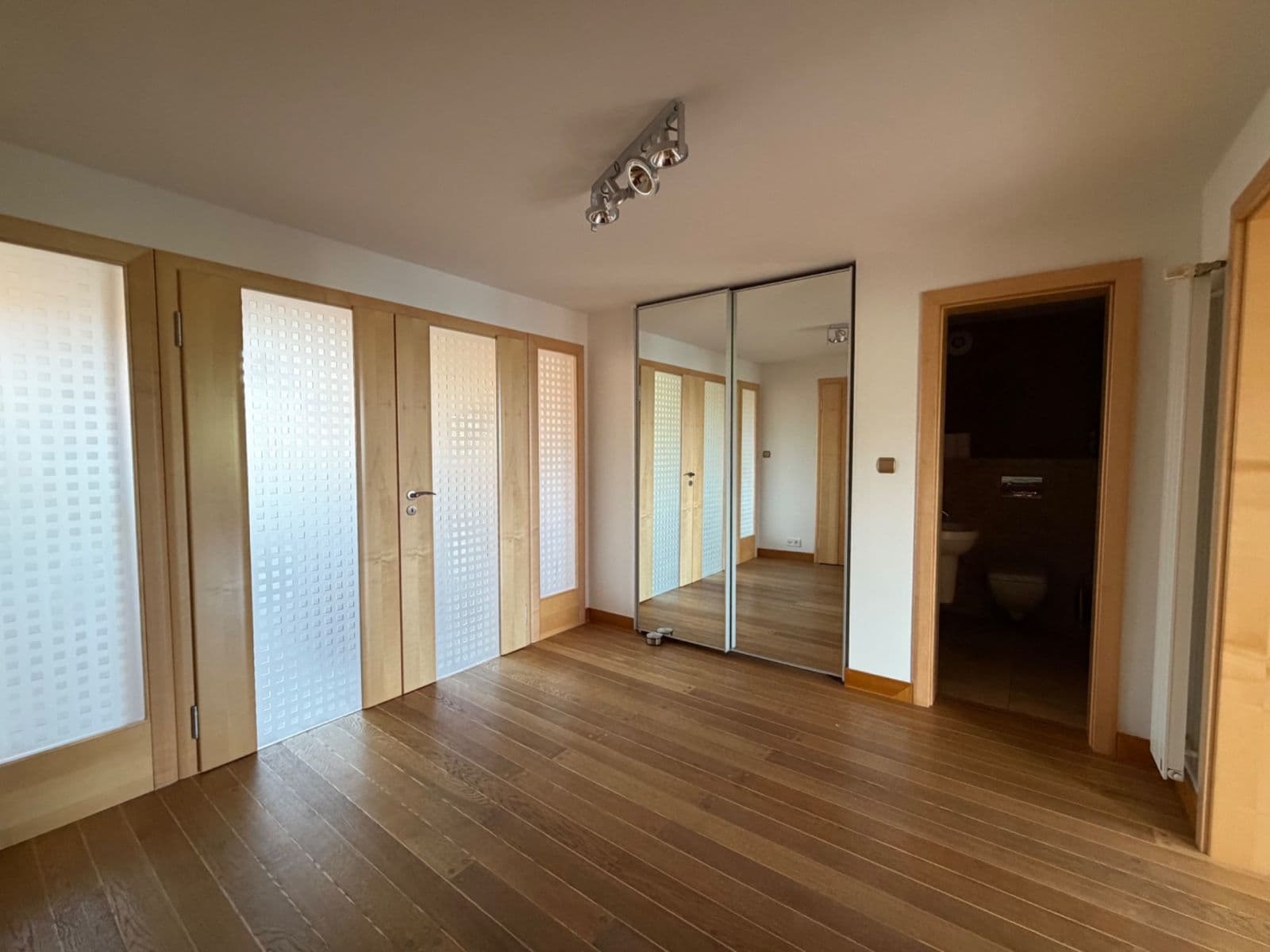 Prenájom bytu 3-izbový 157 m², Korunní, Praha, Praha Prenájom bytu 3-izbový 157 m², Korunní, Praha, Praha