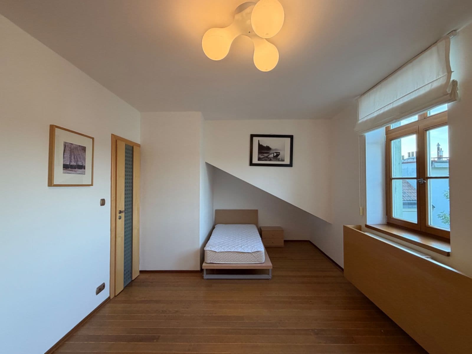 Prenájom bytu 3-izbový 157 m², Korunní, Praha, Praha Prenájom bytu 3-izbový 157 m², Korunní, Praha, Praha