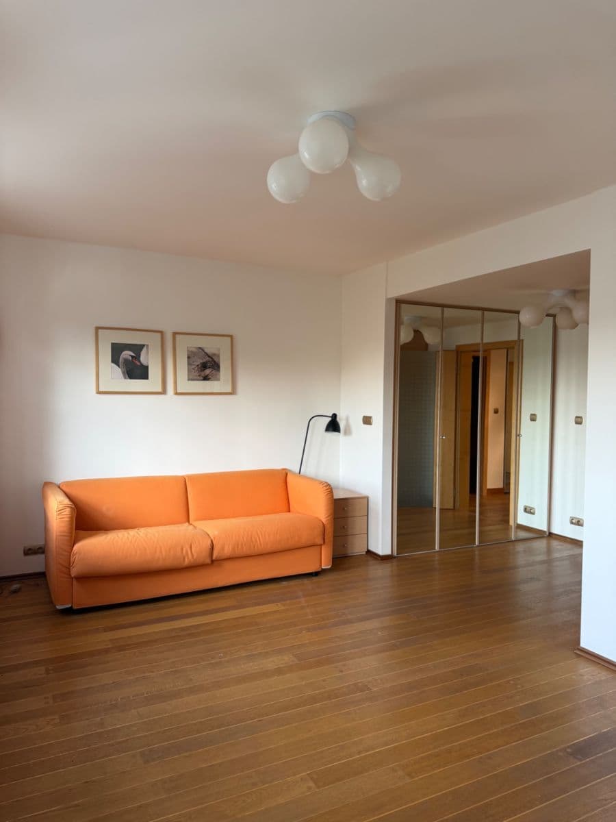 Prenájom bytu 3-izbový 157 m², Korunní, Praha, Praha Prenájom bytu 3-izbový 157 m², Korunní, Praha, Praha