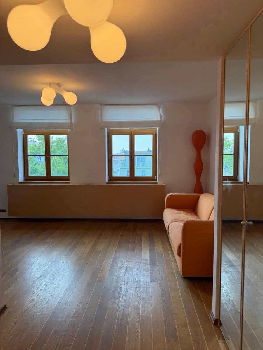 Prenájom bytu 3-izbový 157 m², Korunní, Praha, Praha Prenájom bytu 3-izbový 157 m², Korunní, Praha, Praha