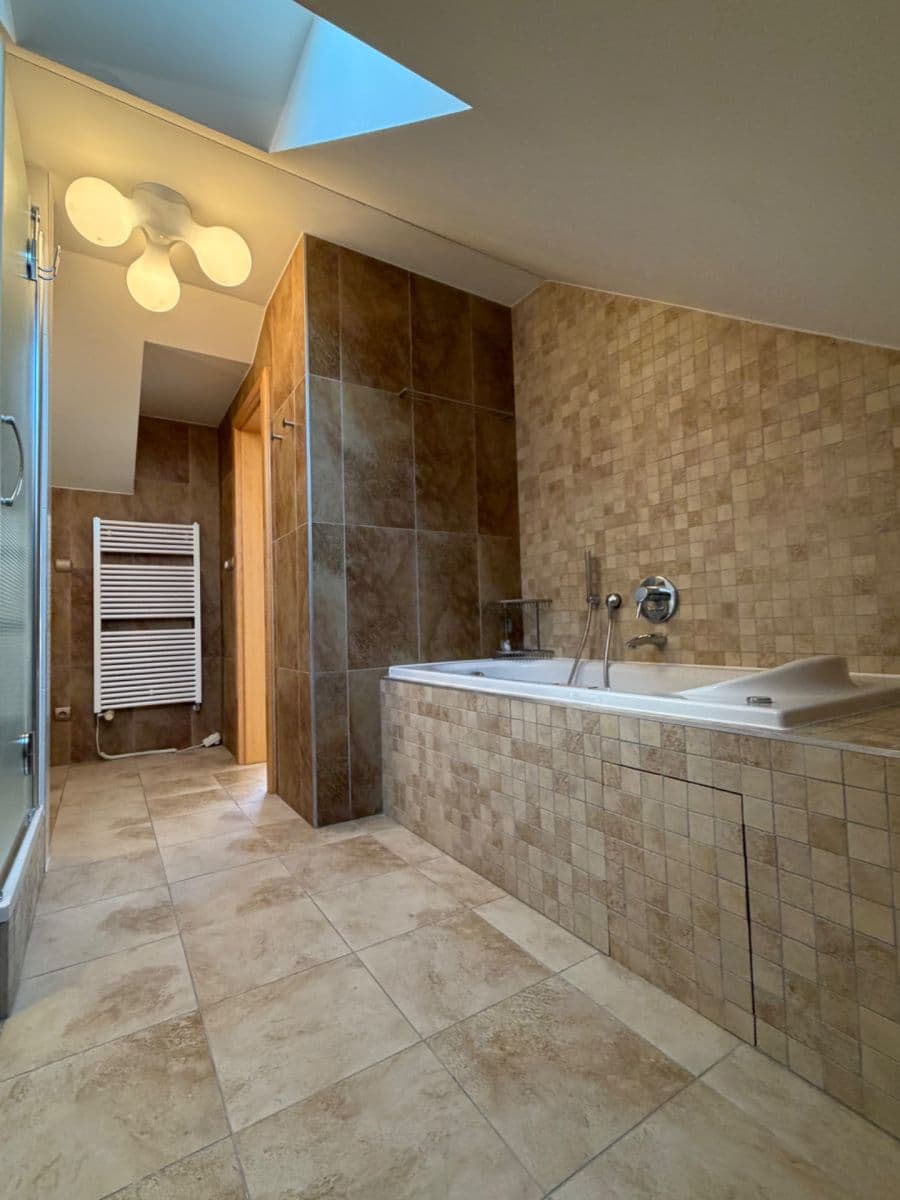 Prenájom bytu 3-izbový 157 m², Korunní, Praha, Praha Prenájom bytu 3-izbový 157 m², Korunní, Praha, Praha