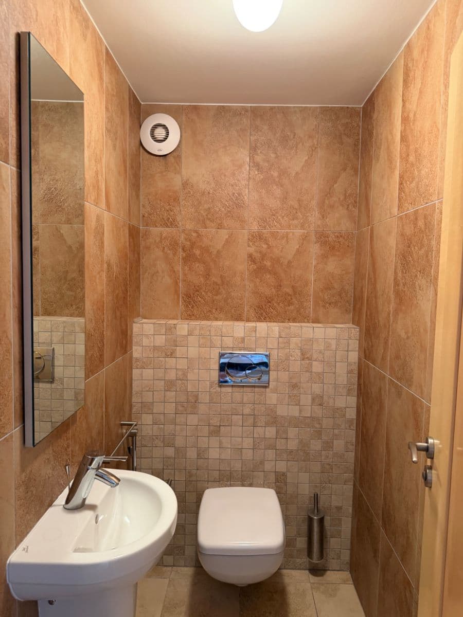 Prenájom bytu 3-izbový 157 m², Korunní, Praha, Praha Prenájom bytu 3-izbový 157 m², Korunní, Praha, Praha