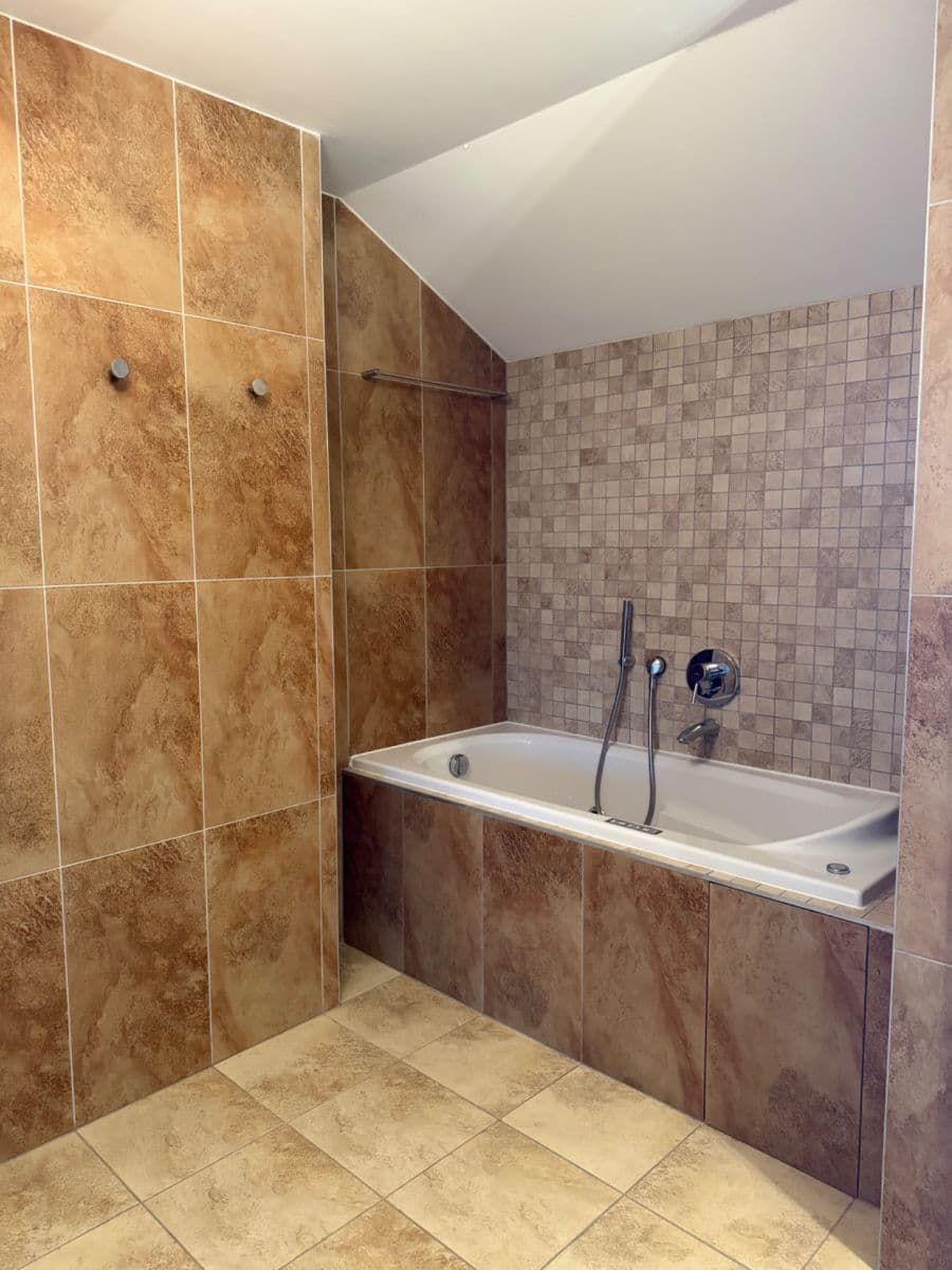 Prenájom bytu 3-izbový 157 m², Korunní, Praha, Praha Prenájom bytu 3-izbový 157 m², Korunní, Praha, Praha