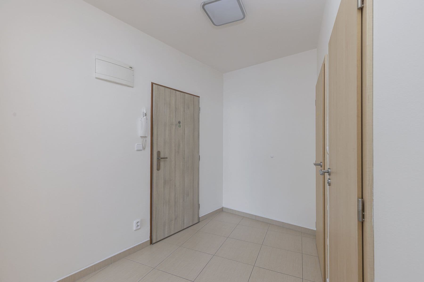Prenájom bytu 1-izbový 51 m², Rudolfa Holeky, Praha, Praha Prenájom bytu 1-izbový 51 m², Rudolfa Holeky, Praha, Praha