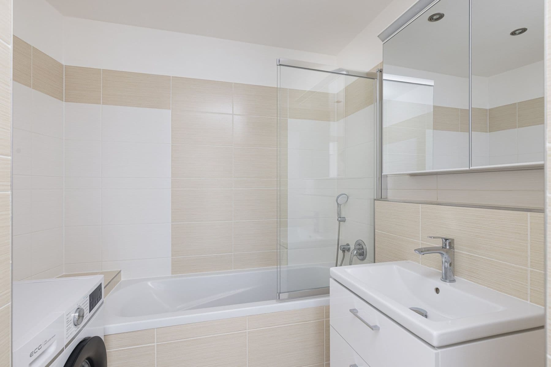 Prenájom bytu 1-izbový 51 m², Rudolfa Holeky, Praha, Praha Prenájom bytu 1-izbový 51 m², Rudolfa Holeky, Praha, Praha