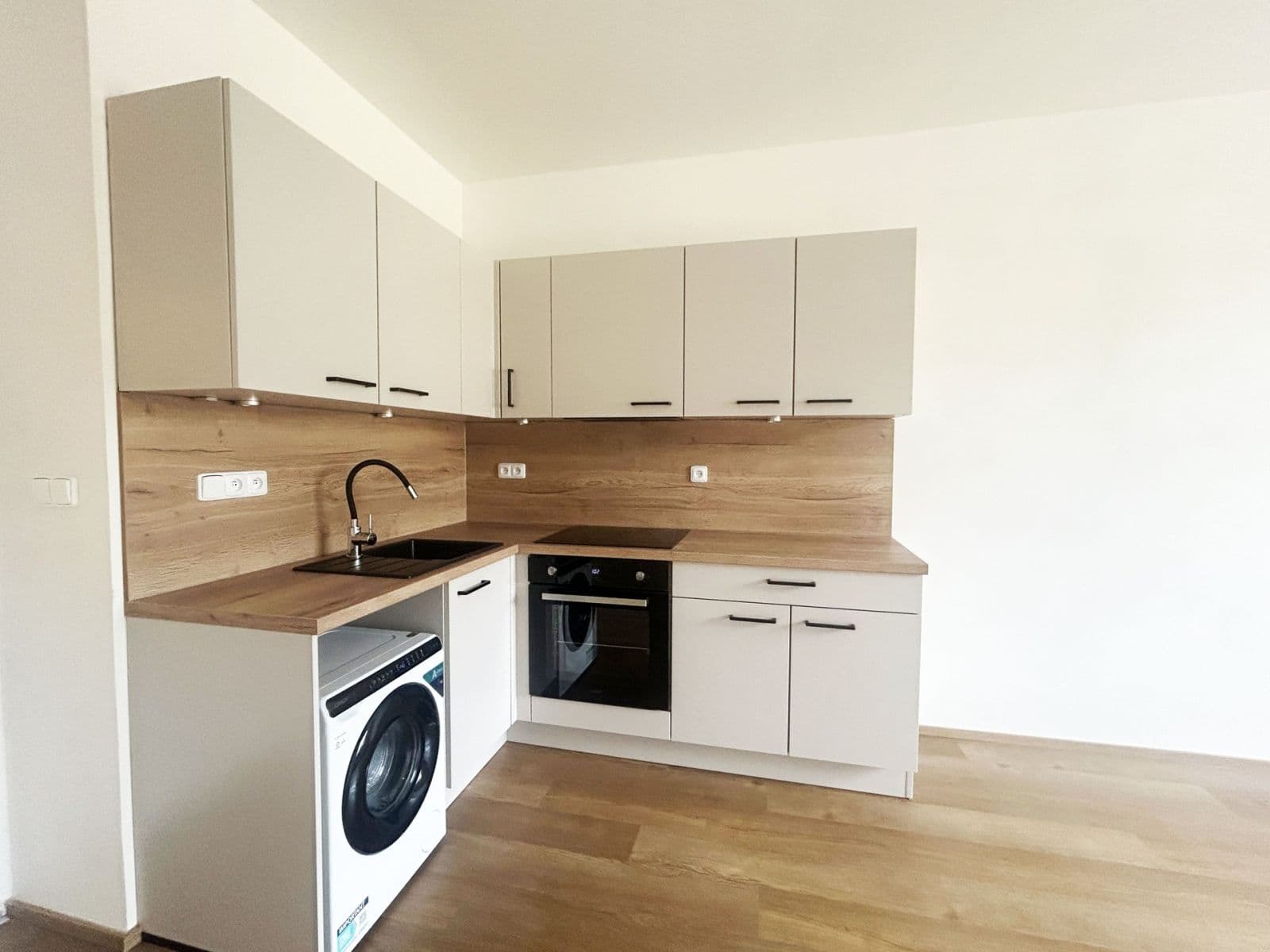 Prenájom bytu 1-izbový 23 m², Bohuslava ze Švamberka, Praha, Praha Prenájom bytu 1-izbový 23 m², Bohuslava ze Švamberka, Praha, Praha