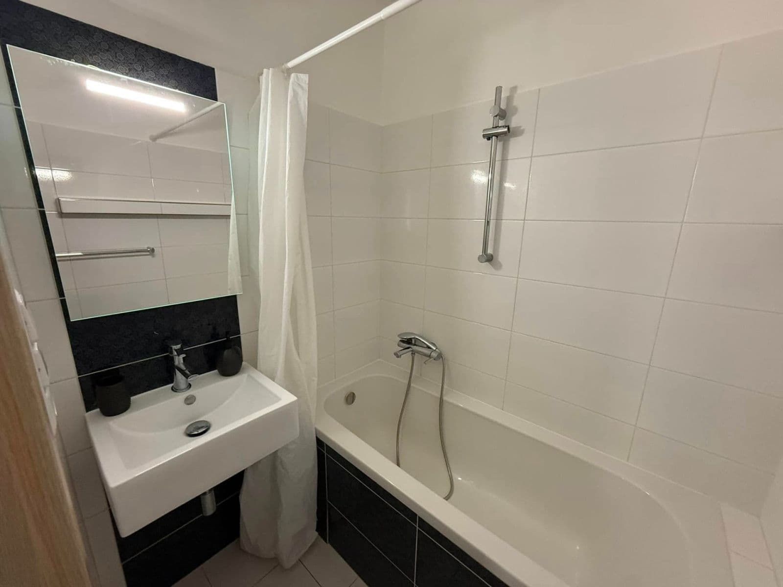 Prenájom bytu 1-izbový 37 m², Mládeže, Praha, Praha Prenájom bytu 1-izbový 37 m², Mládeže, Praha, Praha