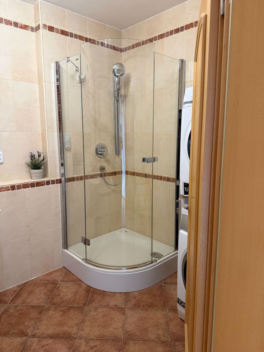 Predaj bytu 3-izbový 83 m², Za Valem, Praha, Praha Predaj bytu 3-izbový 83 m², Za Valem, Praha, Praha
