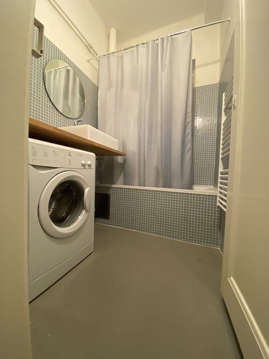Prenájom bytu 1-izbový 45 m², Holandská, Praha, Praha Prenájom bytu 1-izbový 45 m², Holandská, Praha, Praha