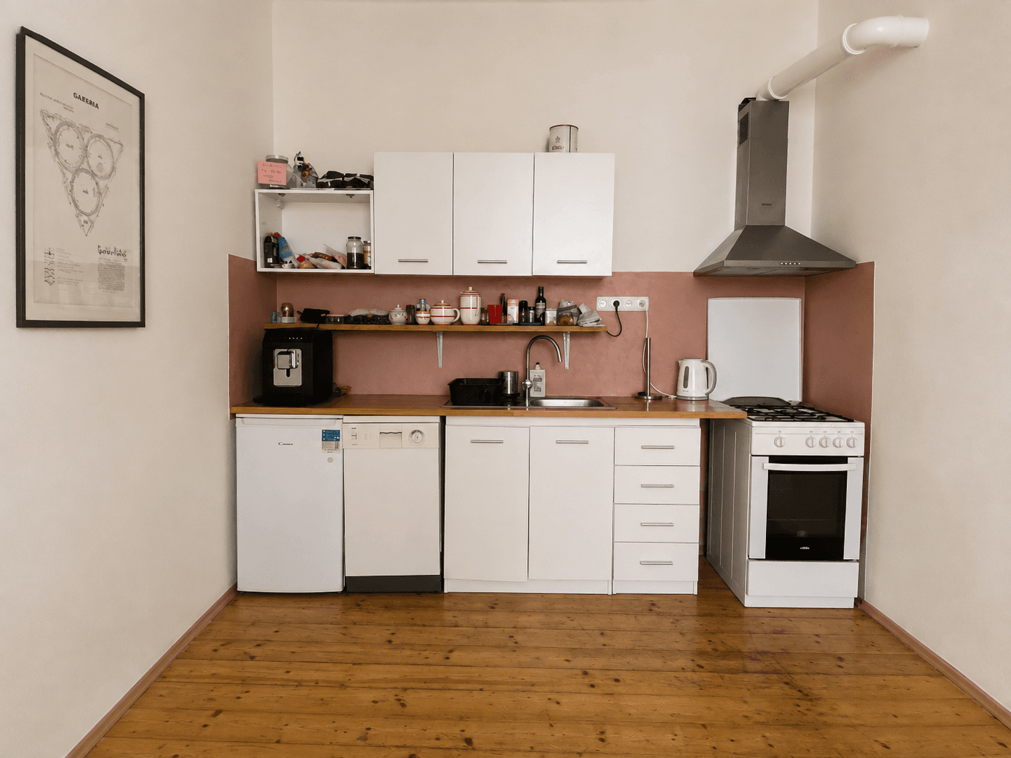 Prenájom bytu 1-izbový 45 m², Holandská, Praha, Praha Prenájom bytu 1-izbový 45 m², Holandská, Praha, Praha