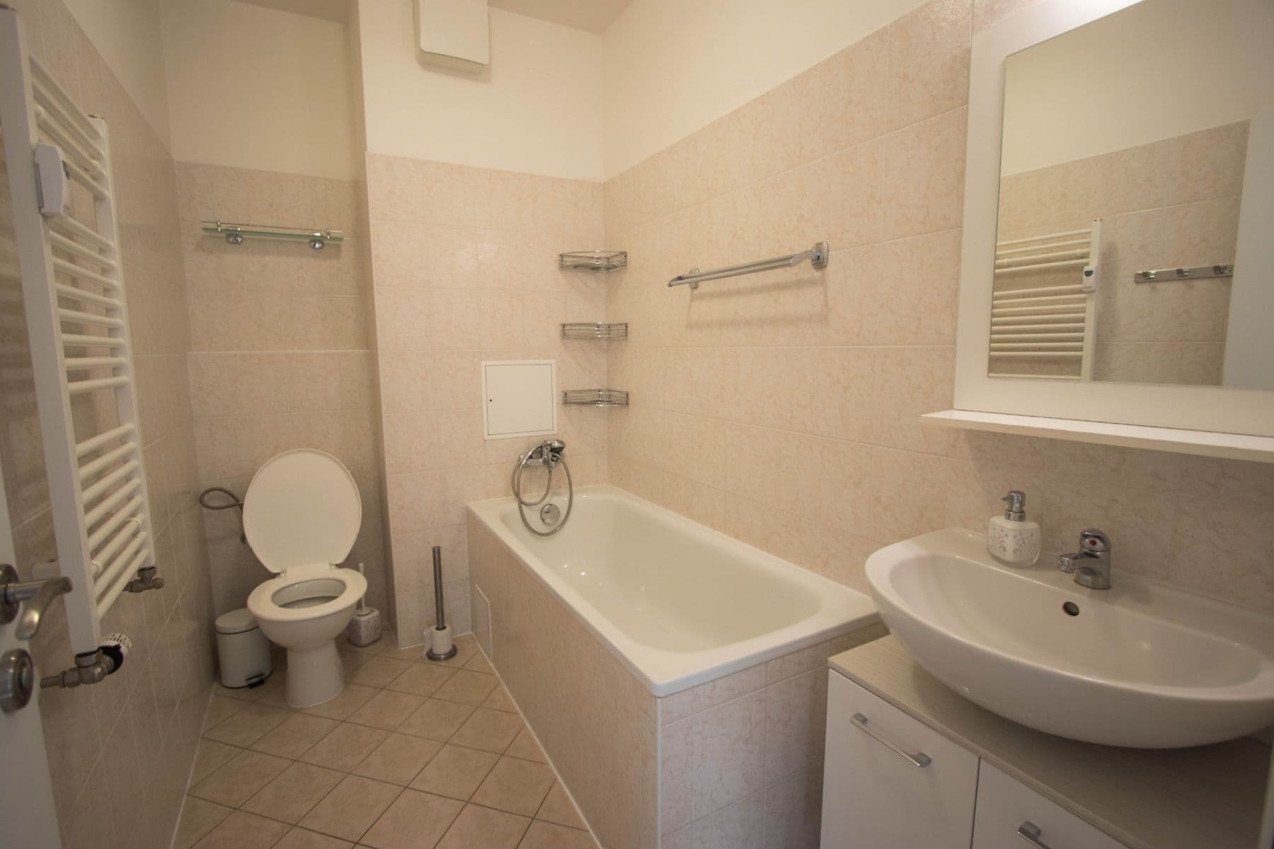 Prenájom bytu 2-izbový 41 m², Novobohdalecká, Praha, Praha Prenájom bytu 2-izbový 41 m², Novobohdalecká, Praha, Praha