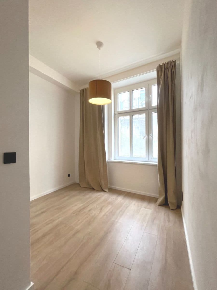 Prenájom bytu 2-izbový 36 m², Moravská, Karlovy Vary, Karlovarský kraj Prenájom bytu 2-izbový 36 m², Moravská, Karlovy Vary, Karlovarský kraj