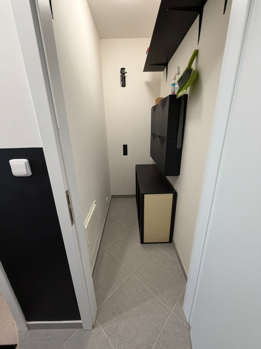 Prenájom bytu 1-izbový 37 m², Stočesova, Praha, Praha Prenájom bytu 1-izbový 37 m², Stočesova, Praha, Praha