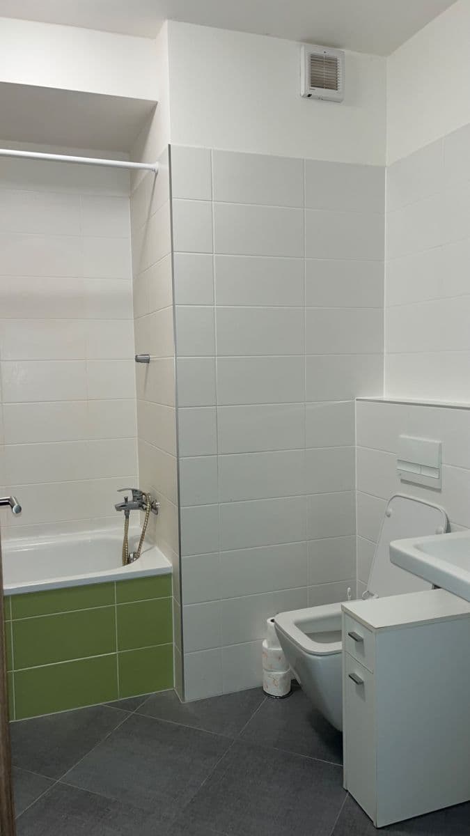 Prenájom bytu 1-izbový 33 m², Makedonská, Praha, Praha Prenájom bytu 1-izbový 33 m², Makedonská, Praha, Praha