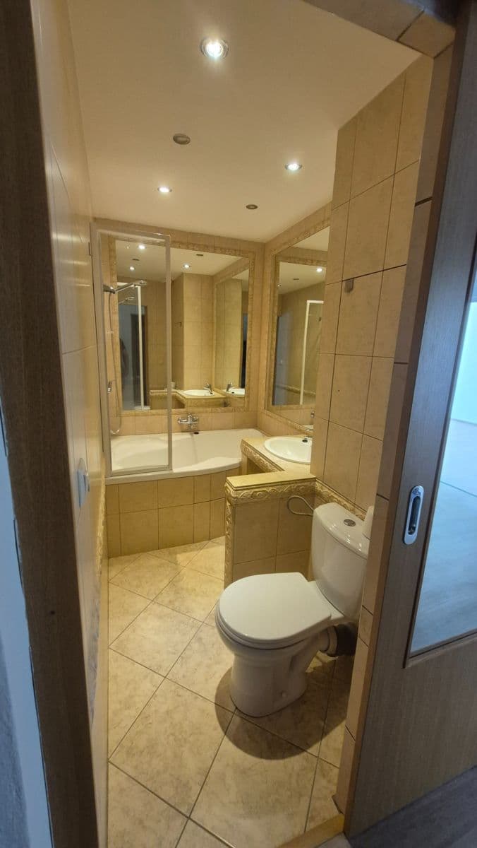 Prenájom bytu 2-izbový 63 m², Gagarinova, Liberec, Liberecký kraj Prenájom bytu 2-izbový 63 m², Gagarinova, Liberec, Liberecký kraj