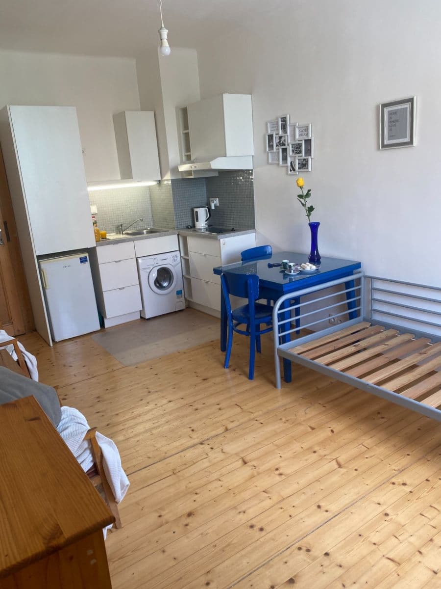 Prenájom bytu 1-izbový 18 m², Sarajevská, Praha, Praha Prenájom bytu 1-izbový 18 m², Sarajevská, Praha, Praha